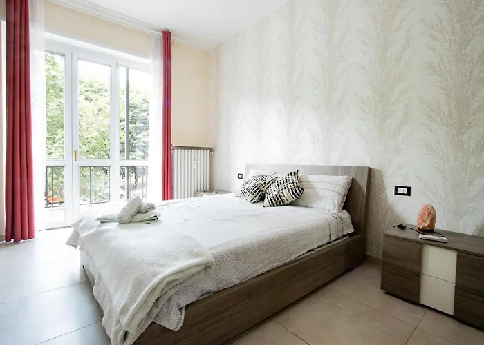 Reni House-Bright Apartment+Free Park